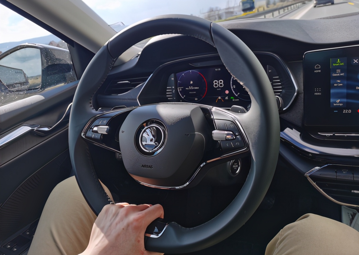 第四代斯柯达明锐国内版,明锐和高尔夫对比差别