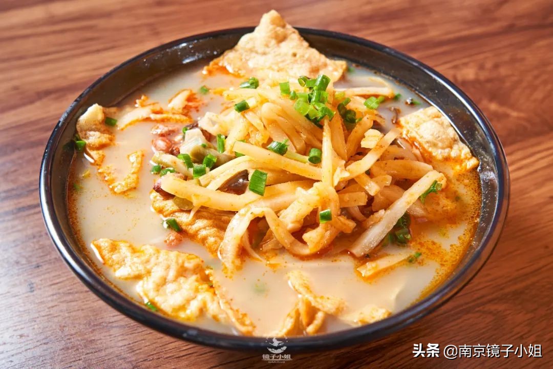 鲜香酸辣螺蛳粉柳州正宗,酸辣鲜香地道柳州螺蛳粉青春版