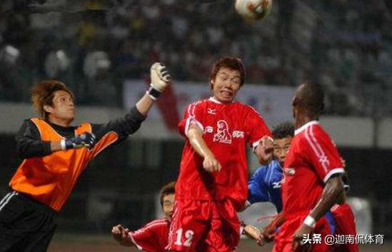 中国体坛被国家队开除的3位巨星,足坛退役后最惨的球星