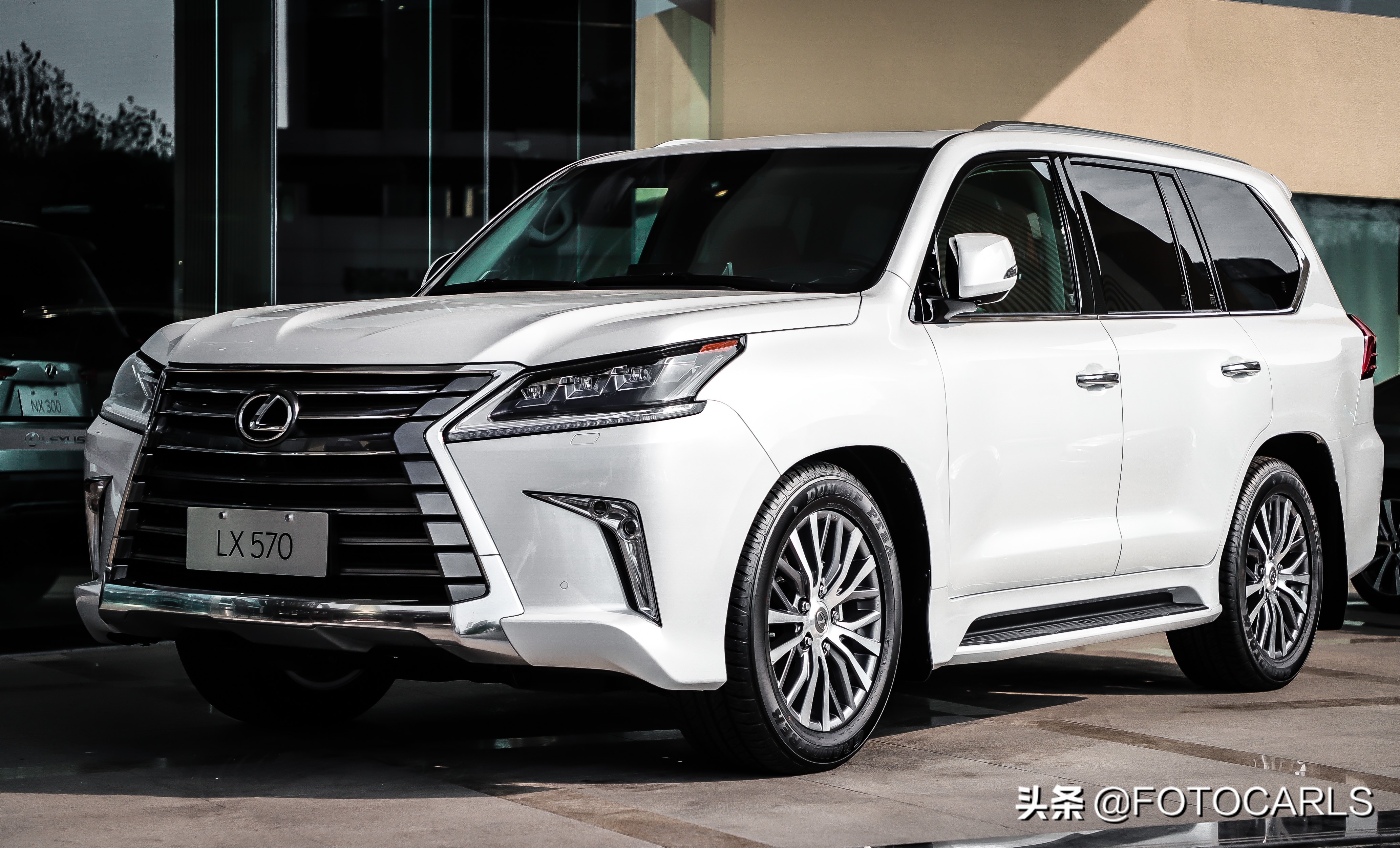 雷克萨斯lx570和g63,雷克萨斯lx5702021款对比奔驰g63