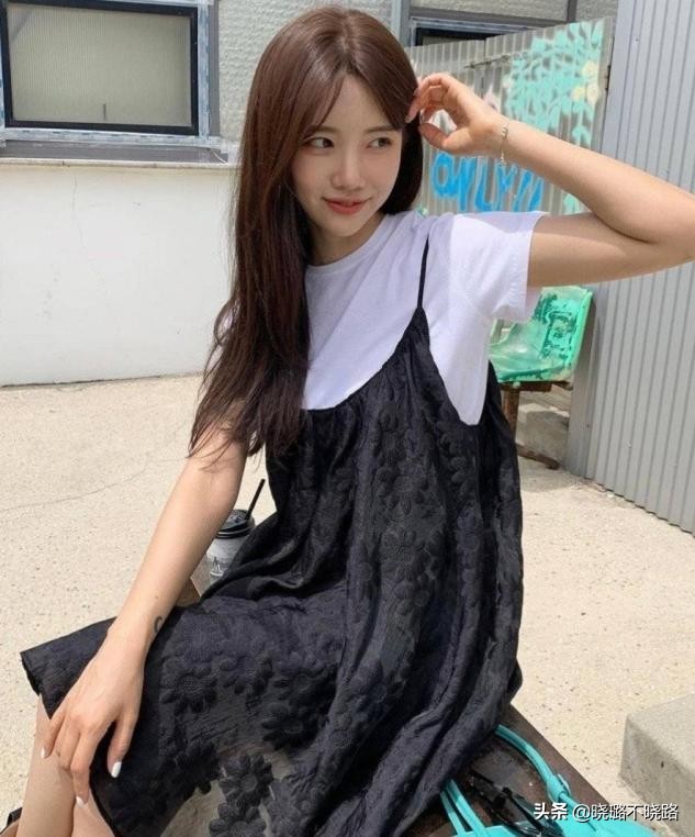 今年流行的t恤裤子搭配2021夏天,今年流行的宽松t恤搭配女