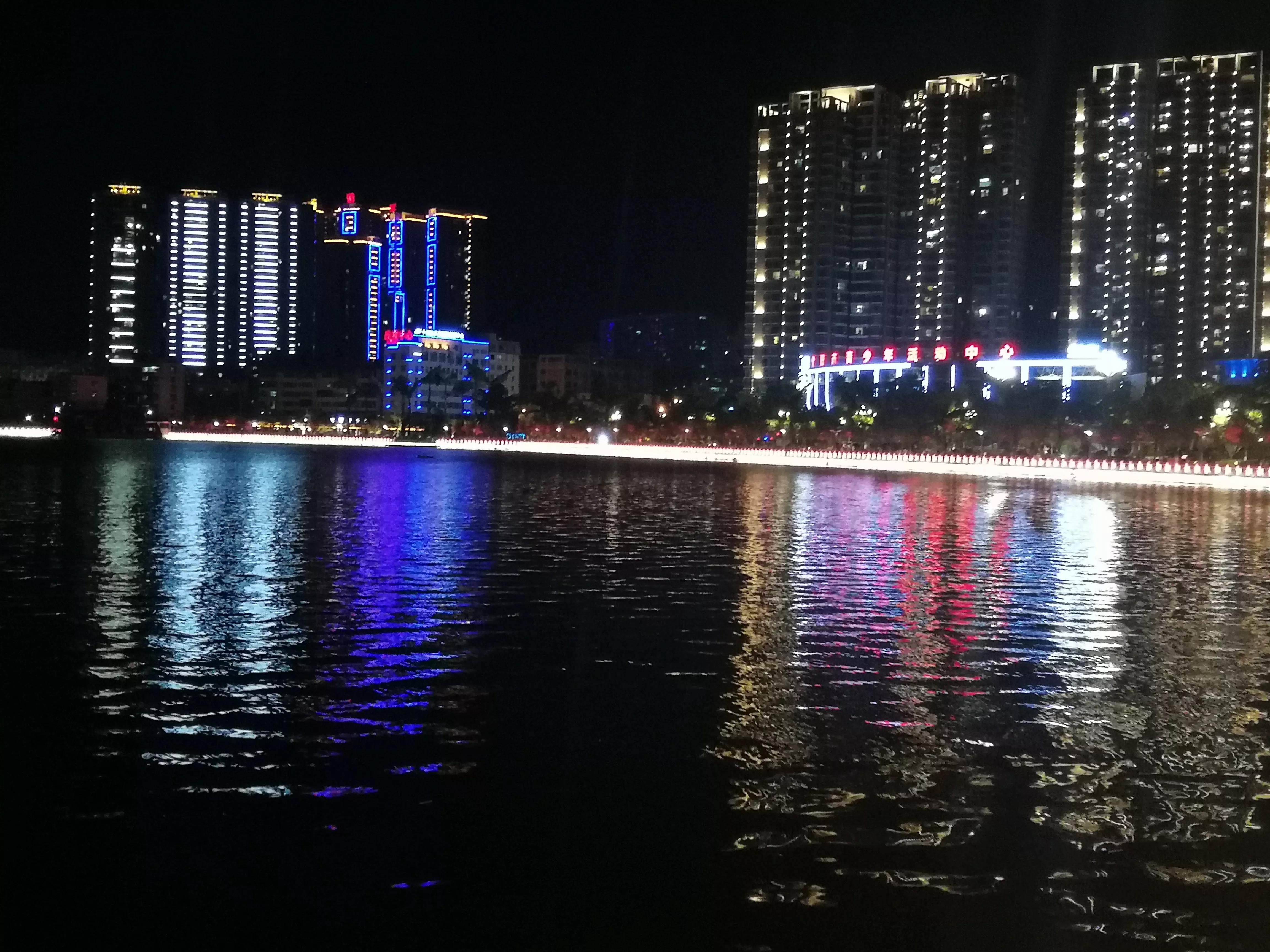 我的故乡云南一个四季如春的小城市—个旧