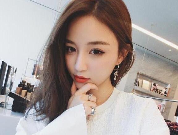 网红雪梨雇佣童工？儿子小豆子被迫营业，大夏天毛衣绒帽加身