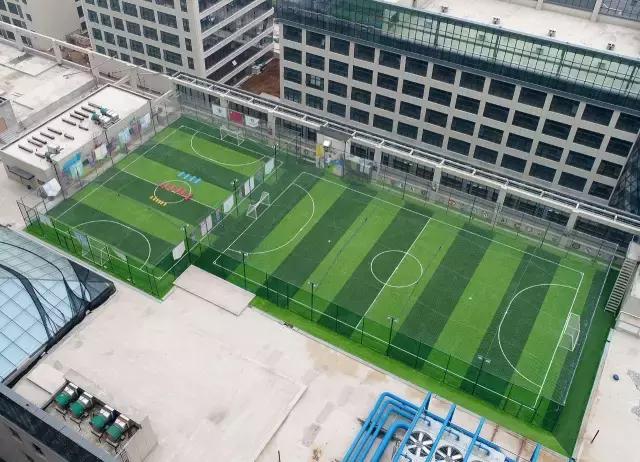 足球场人造草坪施工流程,五人制足球场人造草坪铺设多少钱