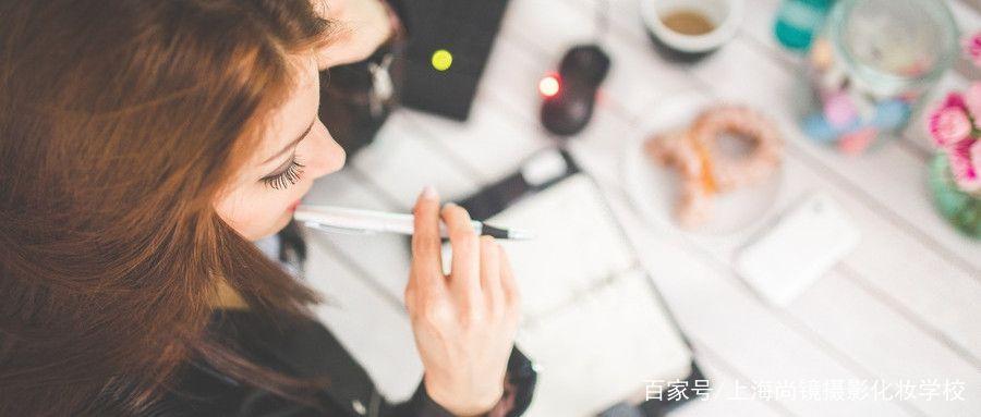 化妆师这个职业怎么样,描述化妆师这个职业的句子