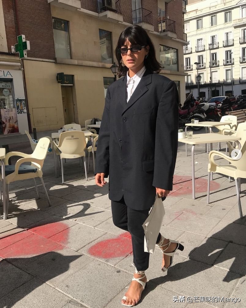 今年秋冬流行穿西装太时髦了,严肃刻板的西装如何穿才能更时髦