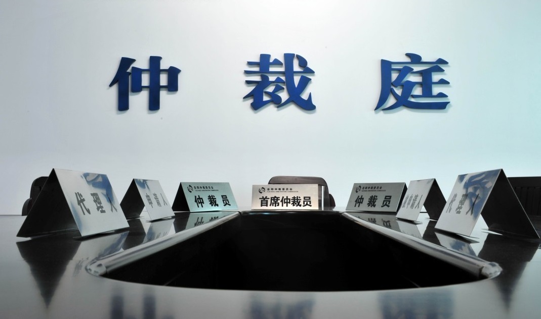 工伤后更换假肢费用需要去鉴定吗,5级工伤假肢可以要求一次性给吗