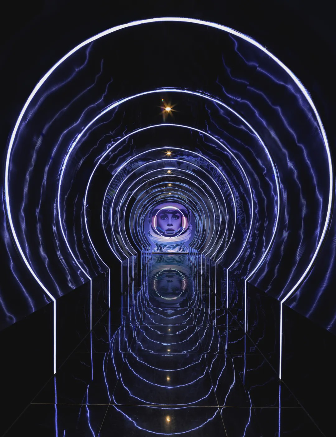 眉间是银河,眉间有银河眼中有星辰什么意思