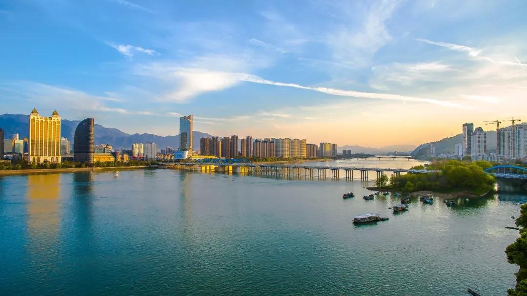 “桐”是一家人，面对疫情，我们“桐”舟共济！逆行者，我们等你凯旋