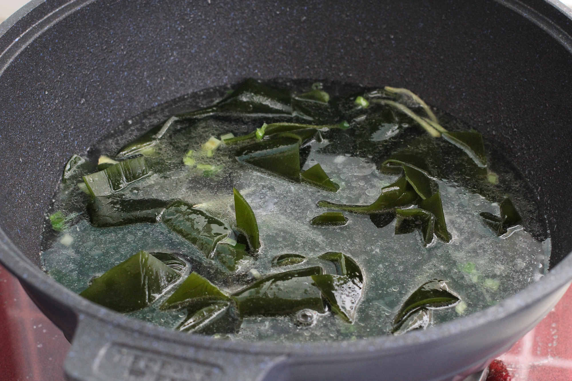 家常海带豆腐汤怎么做好喝,嫩豆腐海带汤的家常做法最好吃