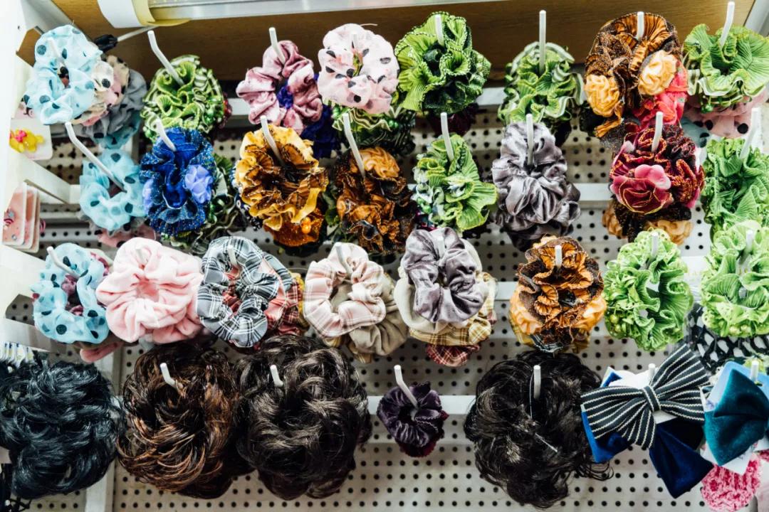 活着的两元店，2块钱能买啥？