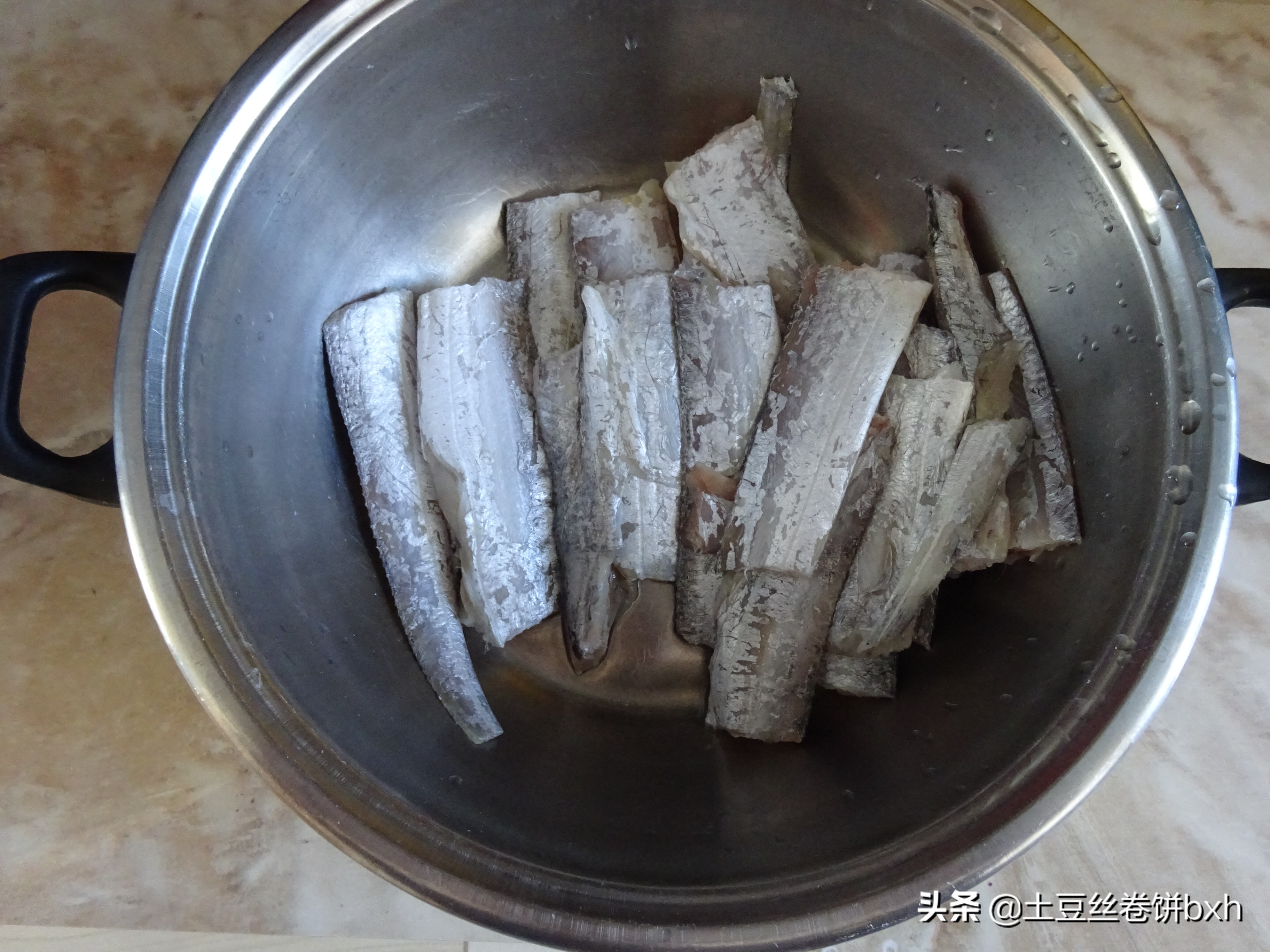 用老北京的烹饪方法做酥焖带鱼,焖带鱼怎么焖没有腥味儿