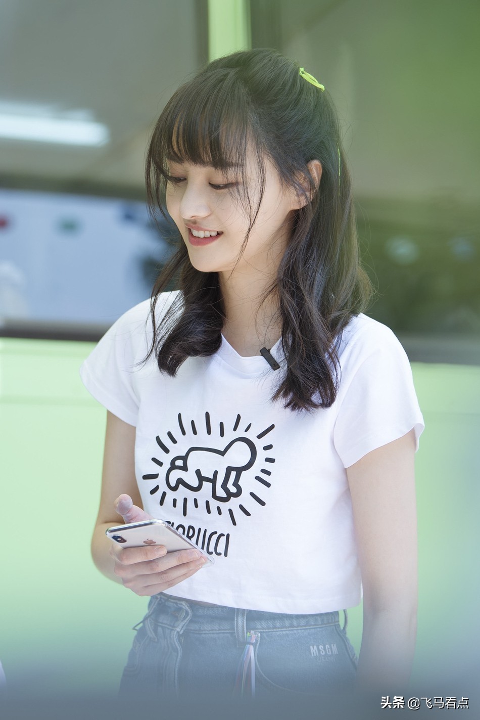 郑爽头绑彩带蝴蝶结甜美可爱与张恒互喂甜品爱意十足