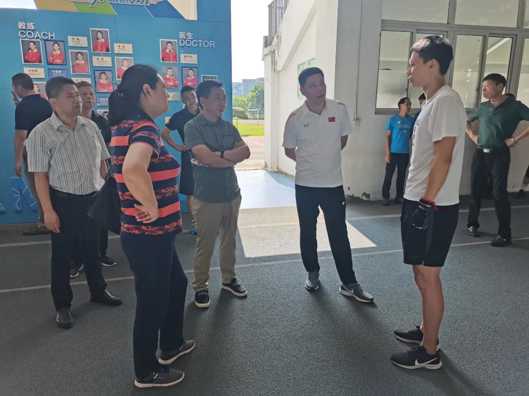 重庆市体育局*党**组书记、局长丁洪一行深入市运动技术学院等单位调研指导陕西全运会冲刺阶段训练备战工作