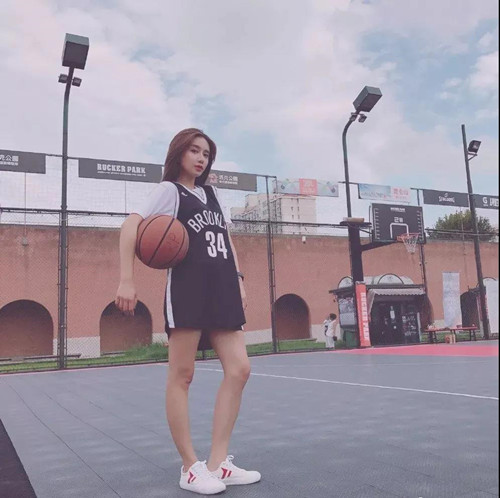 欧洲杯现场看球主播,欧洲杯美女网红