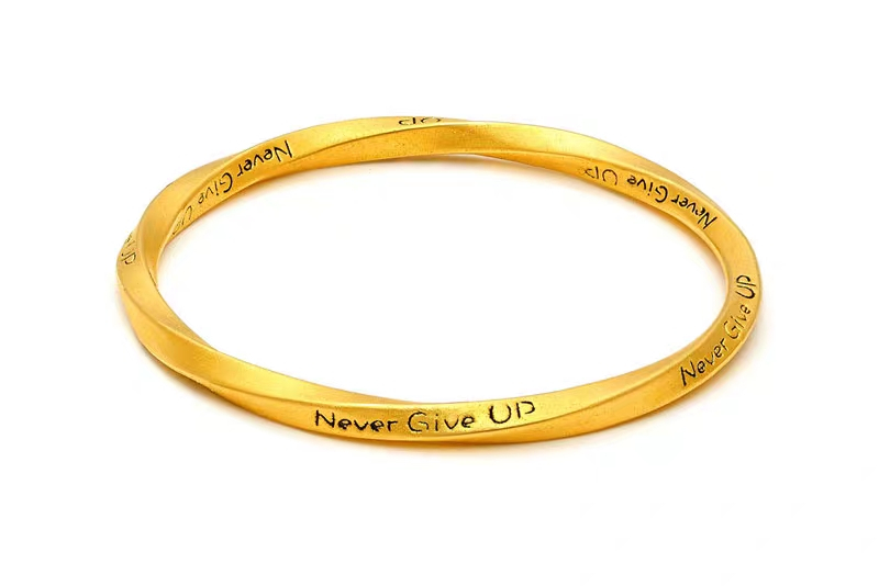 适合40岁女性的黄金手镯有哪些,适合30岁女人戴黄金手镯的款式