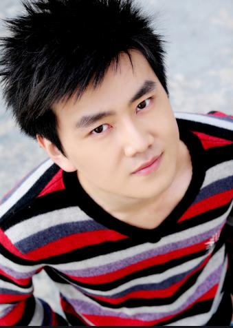 央视年轻的新主播,央视新晋男主播长相