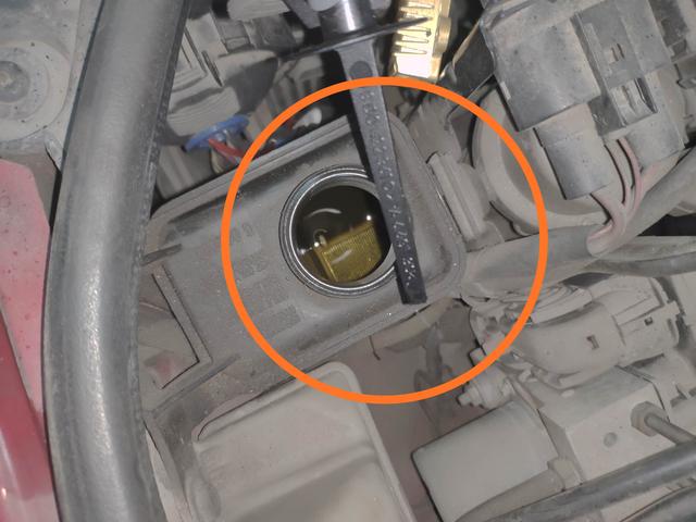 汽车方向助力油漏光了可以不修吗,转向助力油漏光了还能继续驾驶么