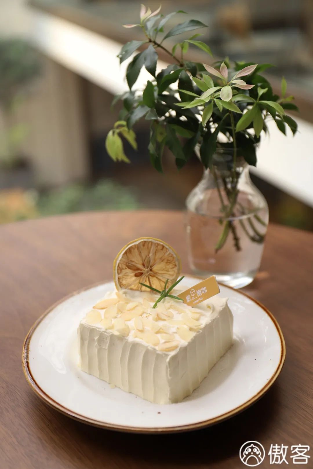 吃完了火遍全网的500㎡甜品店，我们一句话也“骂”不出来