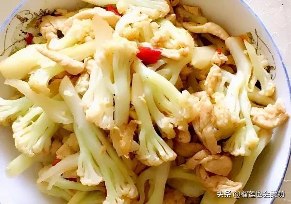 萝卜排骨汤西红柿炒蛋油豆腐烧肉,酥肉莴笋红萝卜香菇烩菜