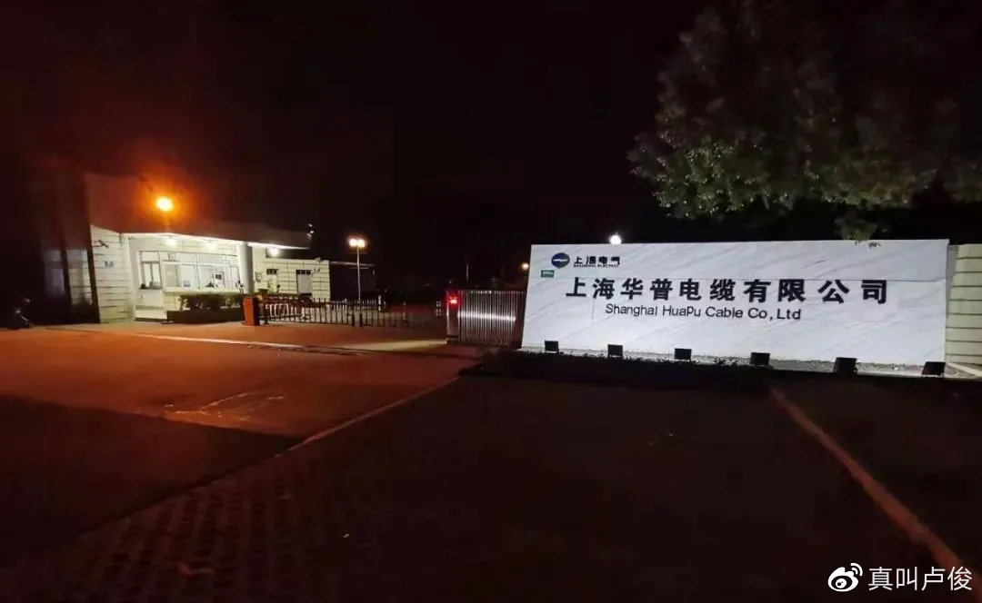 魔都有个村，居然建在高尔夫里