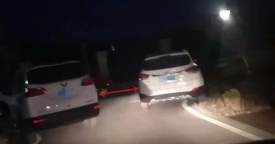 车窗被人涂胶水,车窗被人涂了胶水