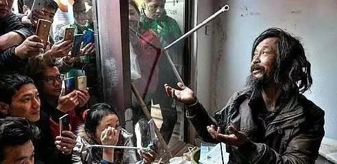 没钱没人脉的穷人怎么积累财富,穷人没钱没人脉不是因为不努力