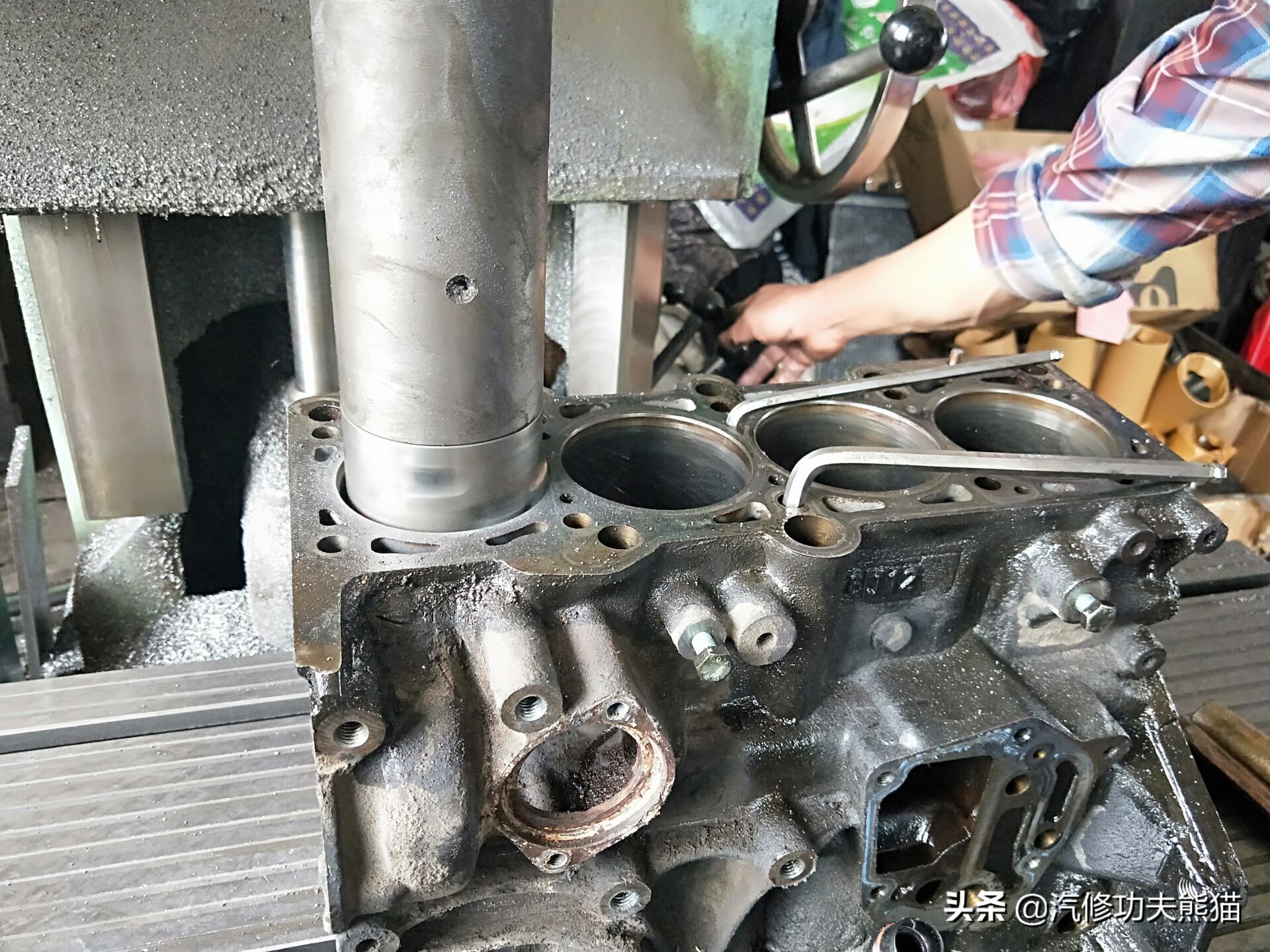 奥迪a61.8发动机大修费用,老款奥迪a6六缸发动机大修全过程