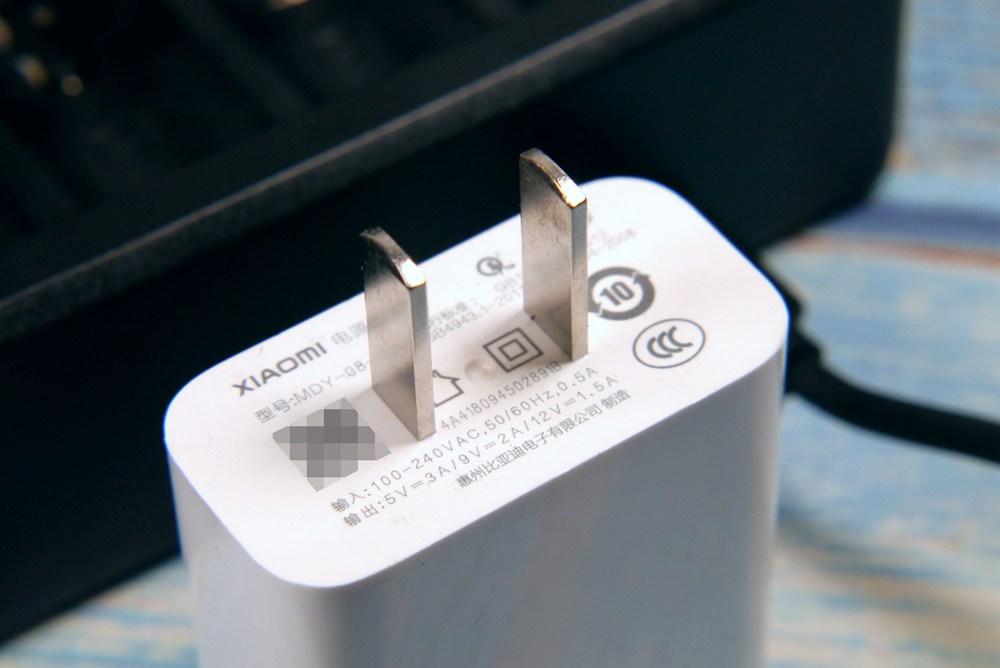 要痛痛快快地玩,就得配上这个8槽充电器才行