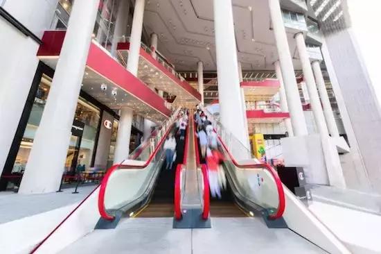 购物中心吸引人的特色,最有特色的购物中心大厅