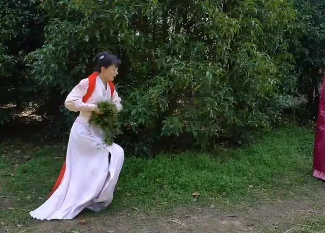 扔泥巴之高手过招，盛老太太假作不知明兰泪流成河王若弗喜形于色