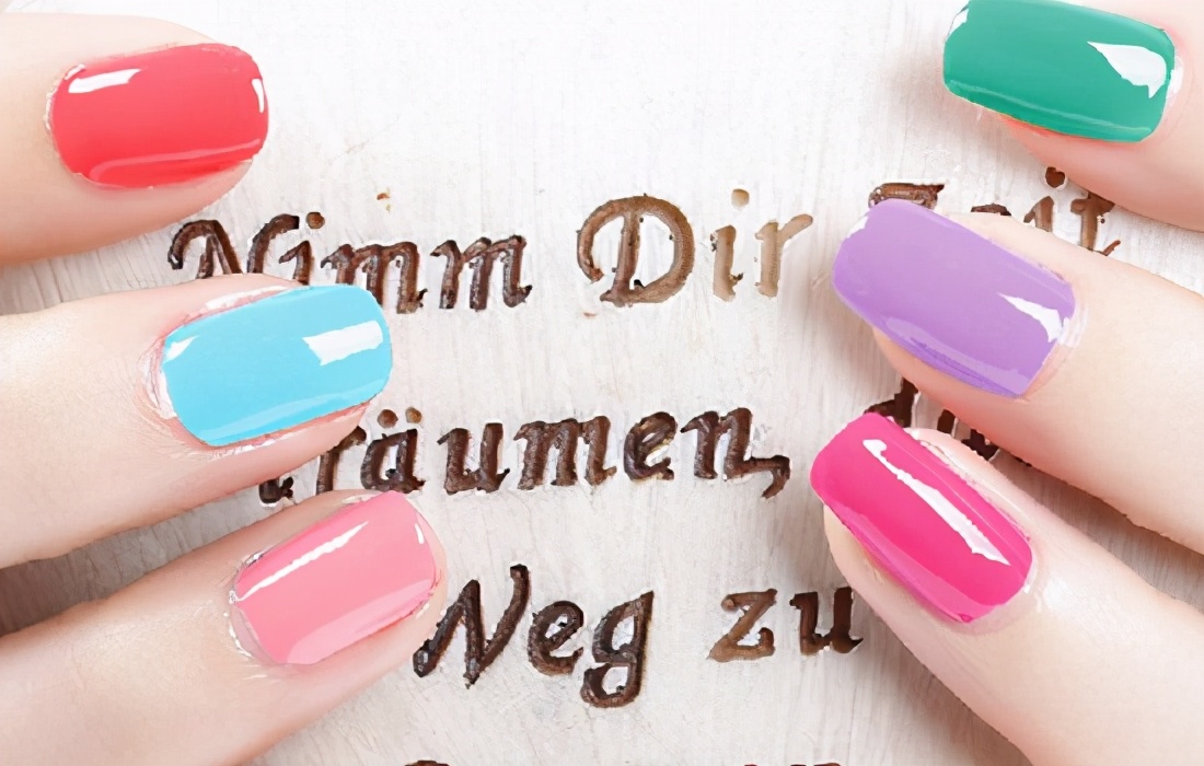 指甲油封层亮油是先用还是后用,亮油封层顺序