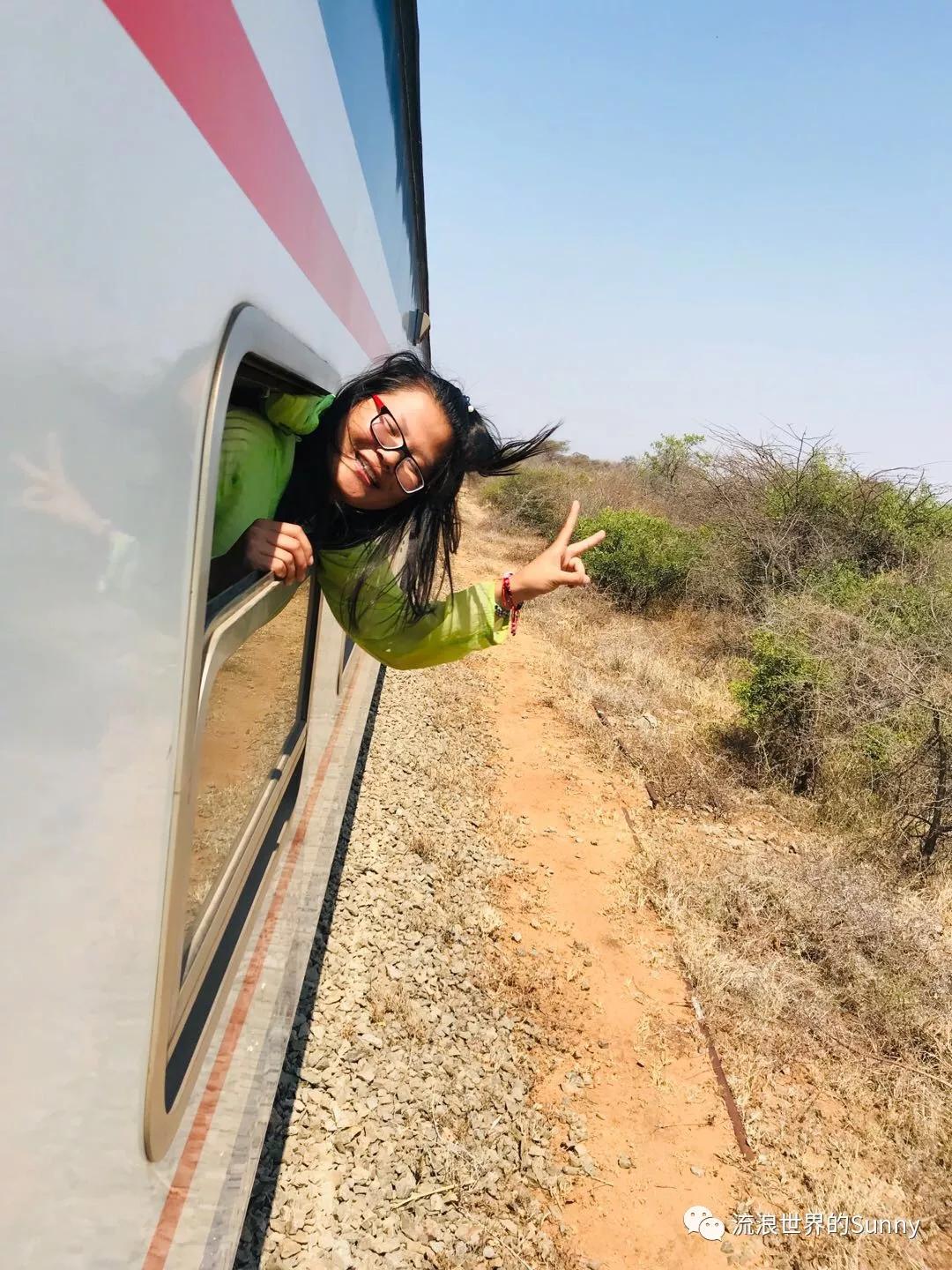 流浪非洲，乘坐中国援建火车去赞比亚，满满的亲切