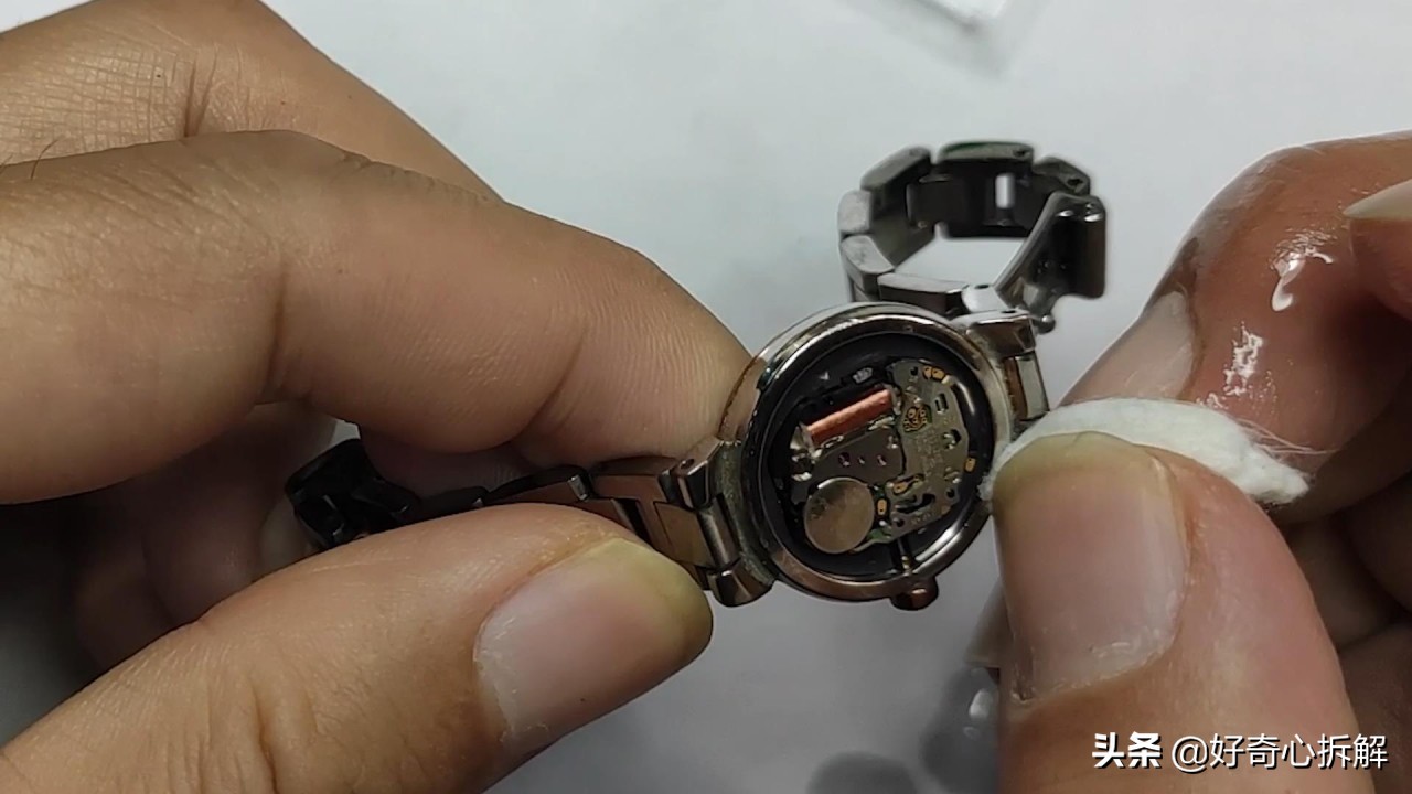 西铁城光动能手表换电池教程,西铁城光动能电池如何正确充电