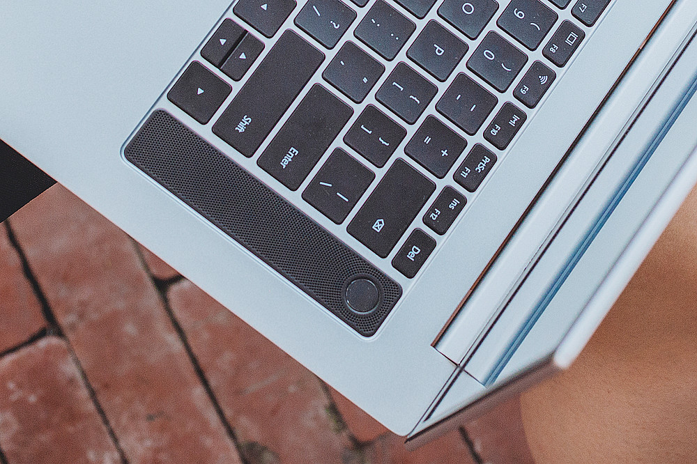 荣耀16.1寸笔记本有多大,荣耀16.1寸笔记本入门