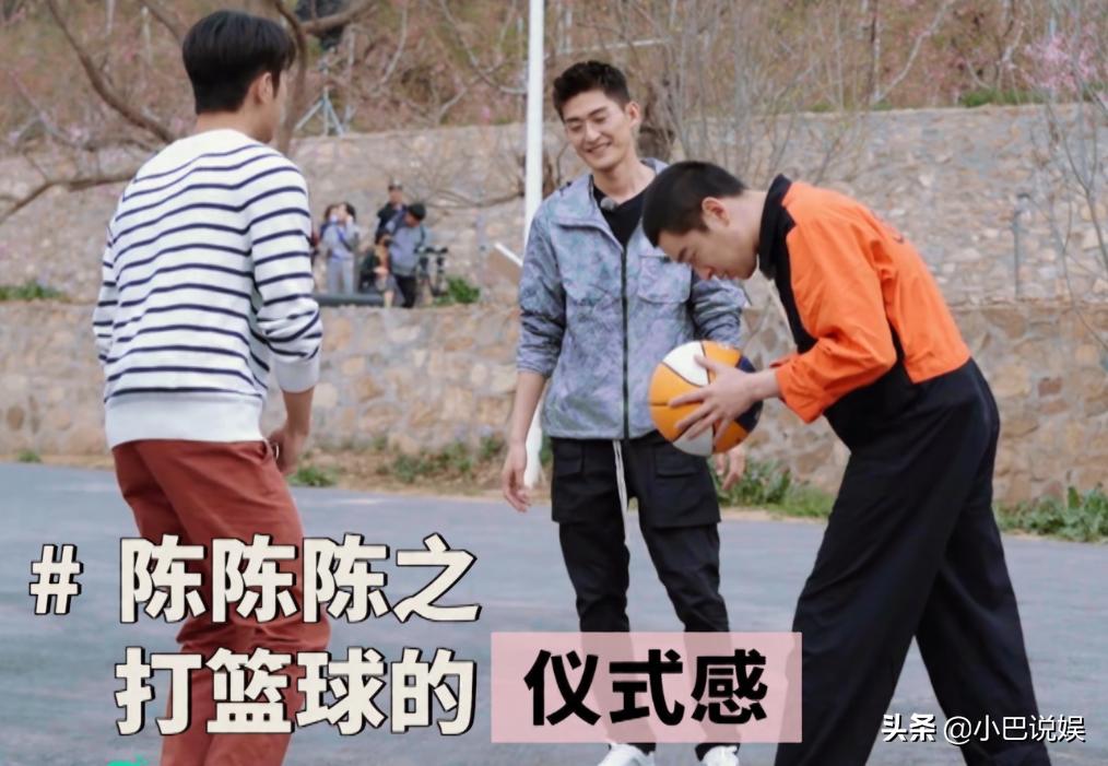 精致过头？桃花坞村长打篮球，热身活动让人等不及，剪指甲至于吗