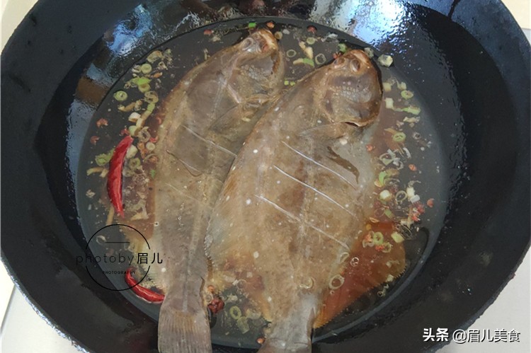 炖鱼不用煎小妙招,煎鱼怎么做不粘锅炖出来又好吃