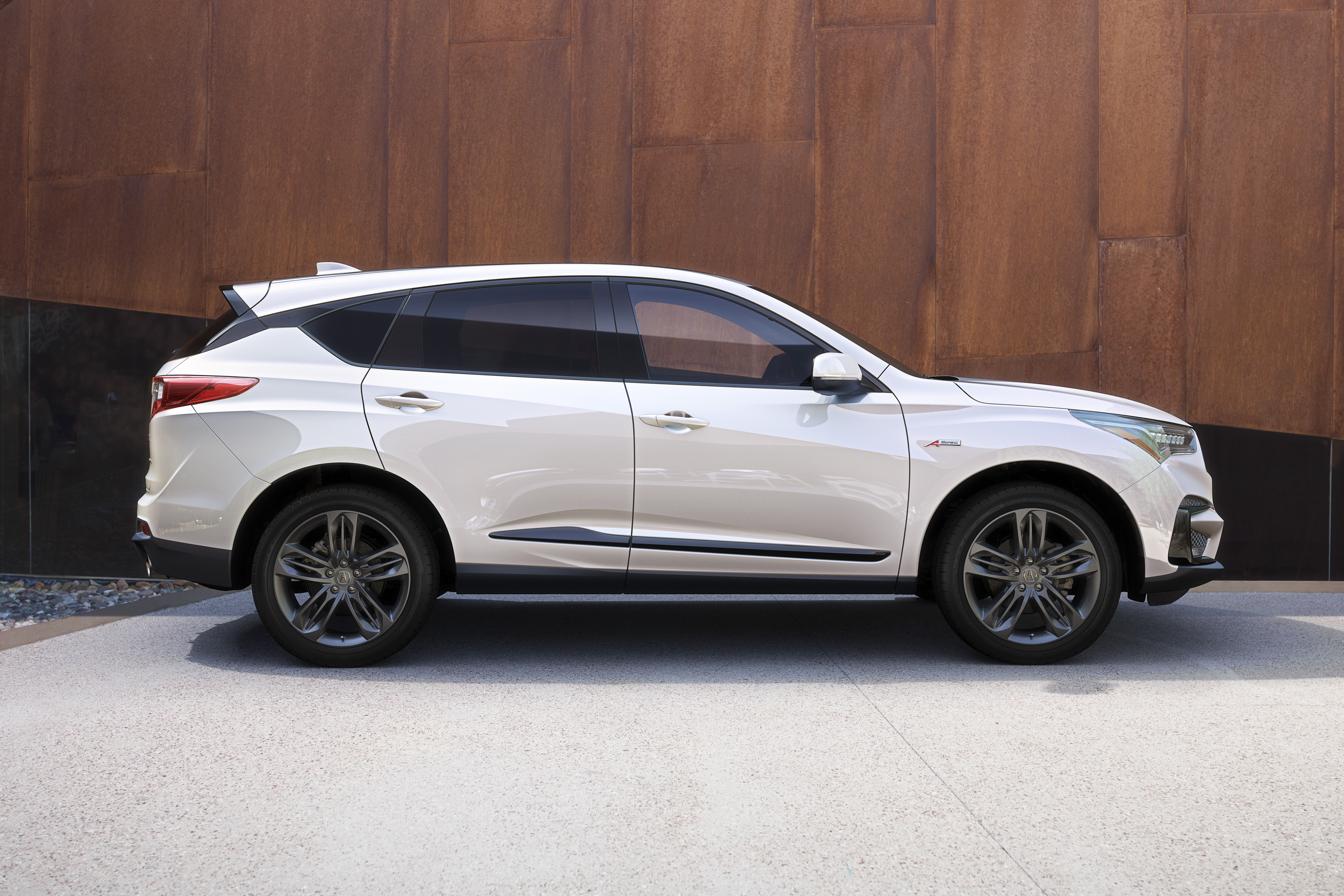 如果油表坏了啥表现,新手怎么看油表没油了给汽车加油