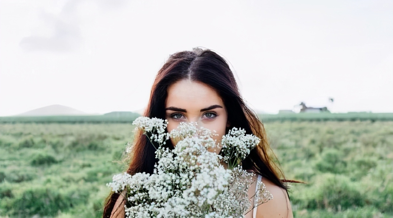 面对感情口是心非的人都容易错过,口是心非是多少人错过真爱的原因