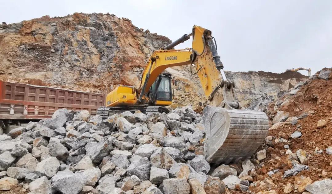 2万4千小时依旧高产！40台柳工挖掘机在山东矿山越“打”越出彩