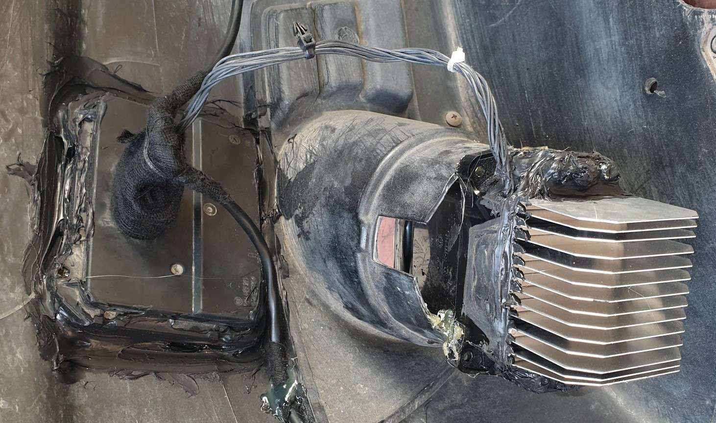 sx4天语雾灯的调整,铃木天语sx换雾灯灯泡