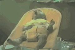 正确的宝宝拍嗝姿势,给宝宝拍嗝的正确姿势与力度