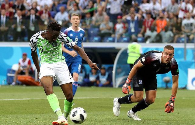 非洲球星穆萨：在家殴打妻子，离婚后还能追到年轻美女