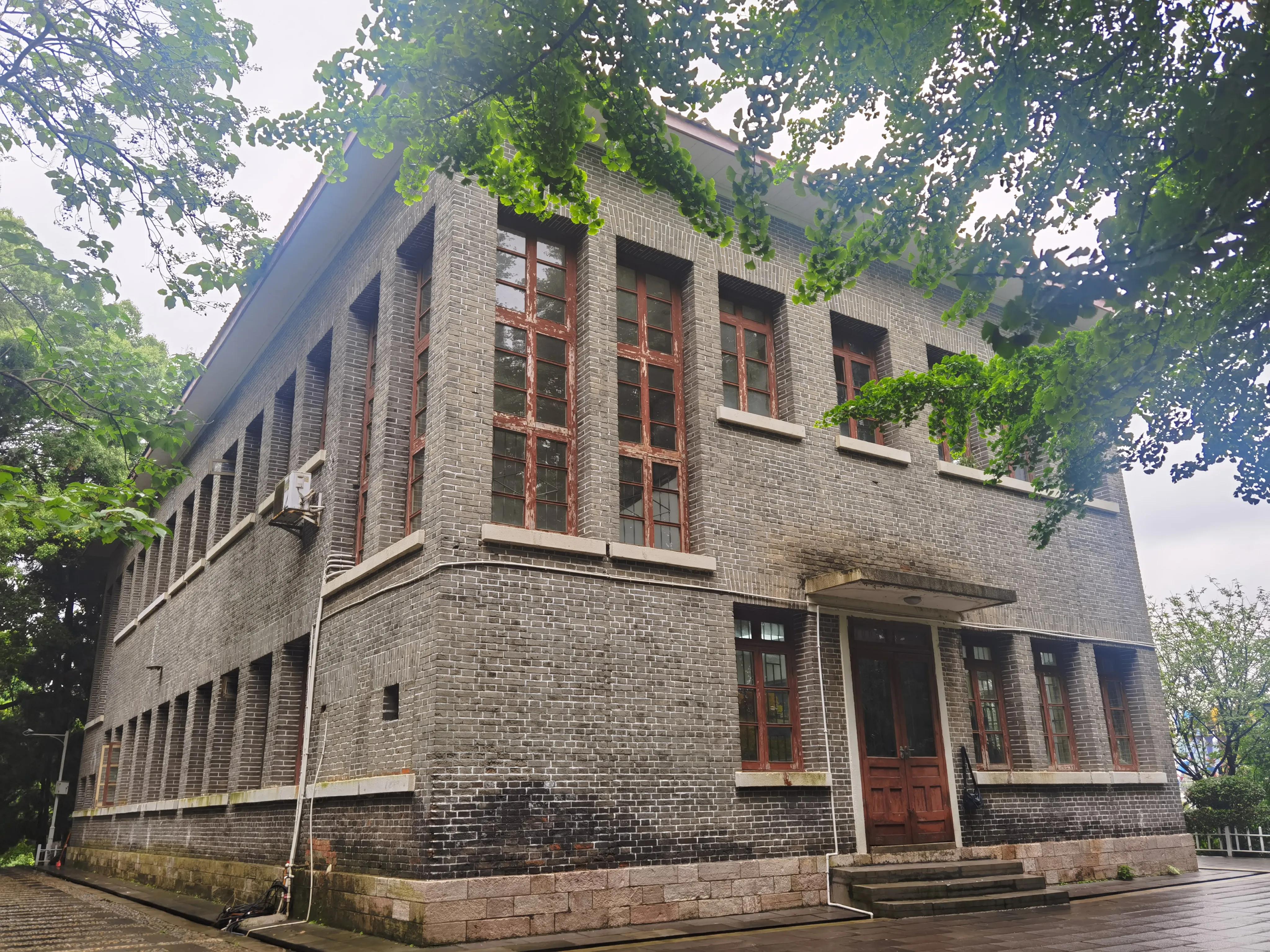 谈谈如何正确面对抑郁症500字,谈谈抑郁症的防治