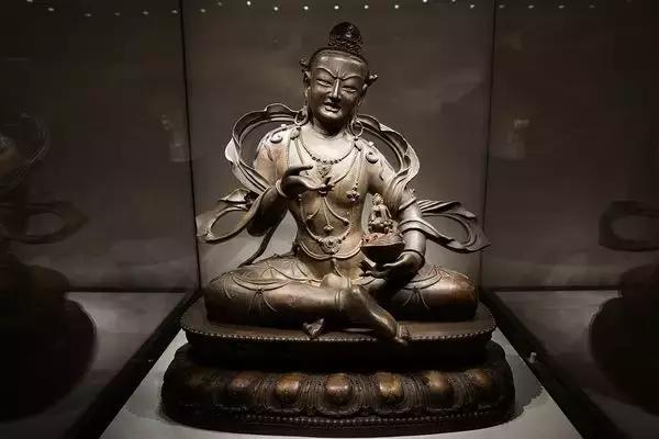 清代铜鎏金佛像的鉴定,清代铜鎏金无量寿佛像