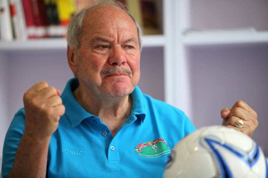 中场怎么转身,中场转身摆脱