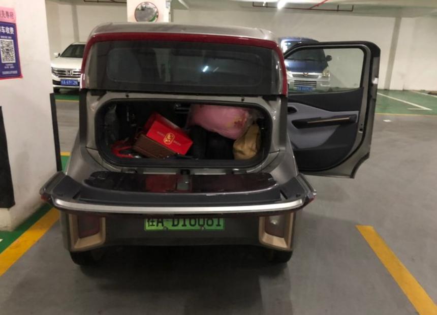 开宝骏E200回家过年，跑高速走泥路，还能塞行李，车主：比较满意