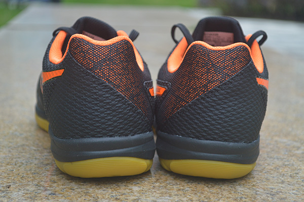 亚瑟士刀锋6代测评,亚瑟士刀锋7羽毛球鞋测评