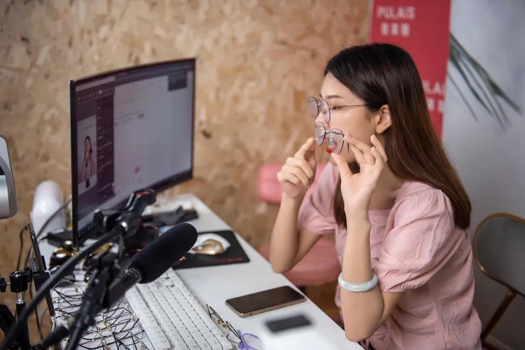 康业成央视采访,康自成普莱斯