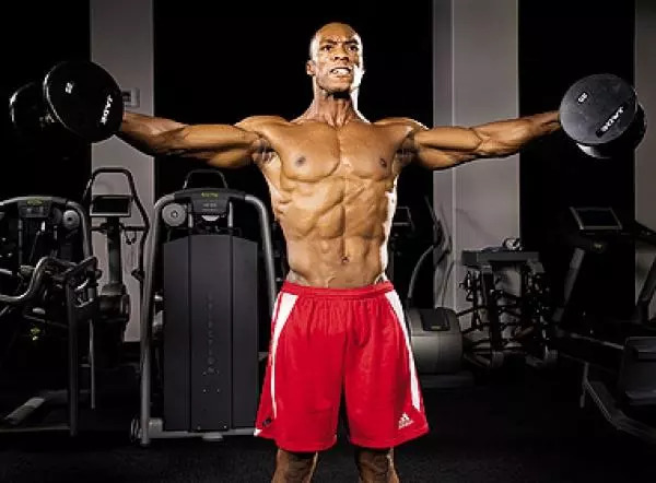 肩不够宽怎么样穿衣服,肩部训练可以改善高低肩